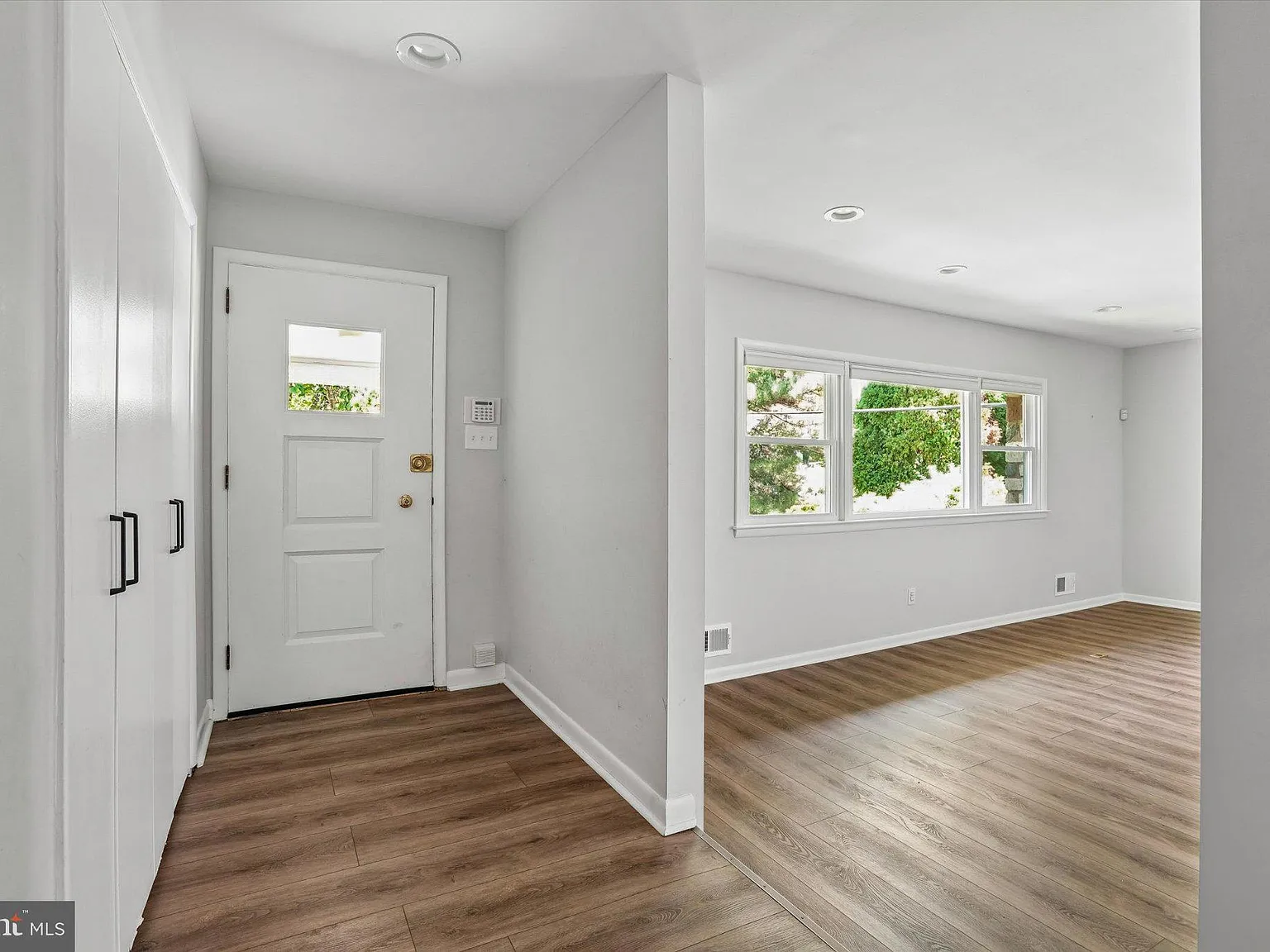 4 bed, 2.5 bath, 2702 sqft, $7,000 — Photo 4
