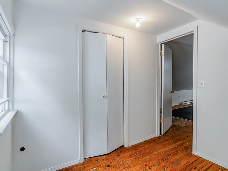 3rd floor platform & closet
