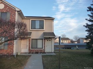 30631 Hidden Pines Ln, Roseville, MI 48066