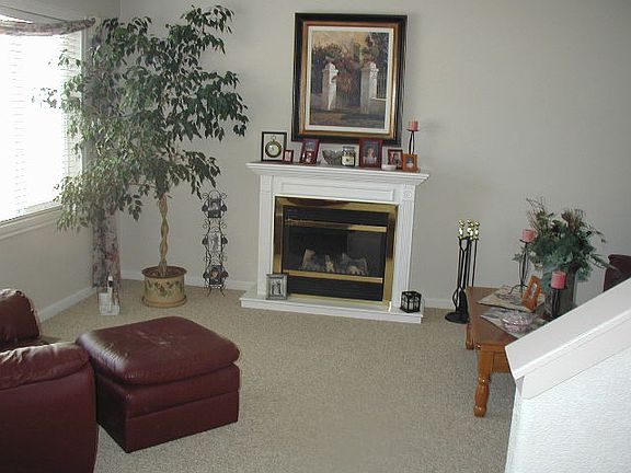 living room(no fireplace)