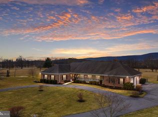 19691 Airmont Rd, Round Hill, VA 20141