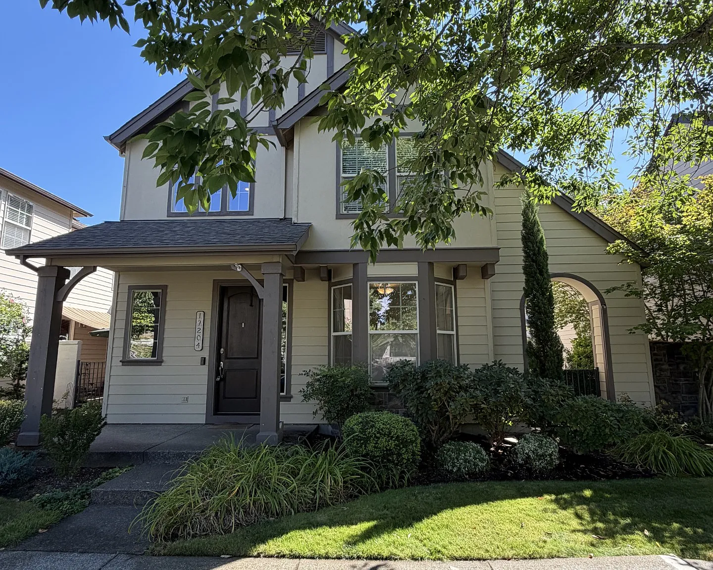 3 bed, 2.5 bath, 2326 sqft, $2,895 — Photo 1