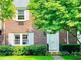7 Town House Dr, Newton, MA 02460