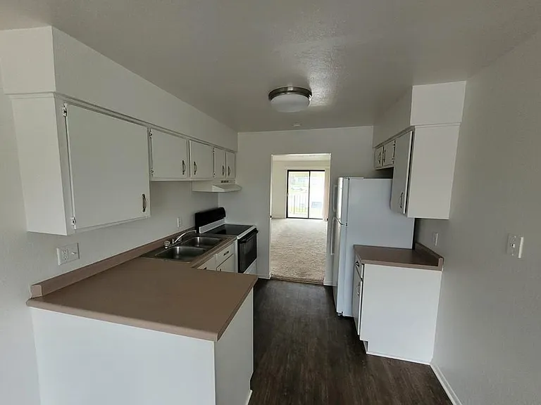 12 Maxwell St #4 — Photo 3