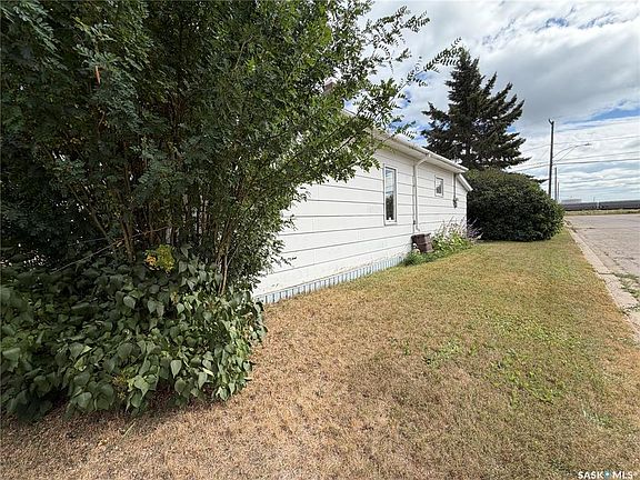 3rd image of 277 2nd AVENUE W