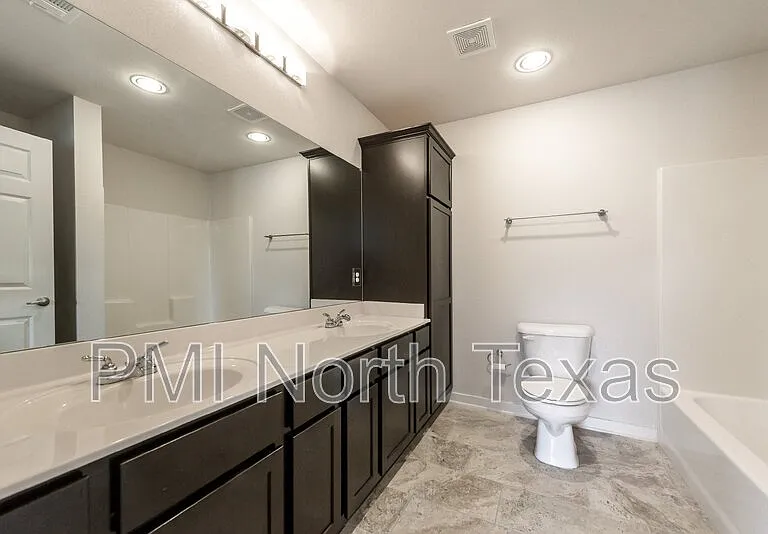 616 N 6th St — Photo 14