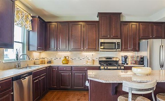 3rd image of 746 Apple Orchard Dr