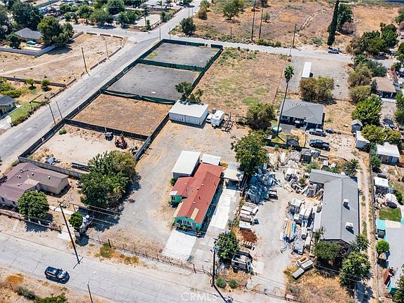 3rd image of 608 E Santa Fe St