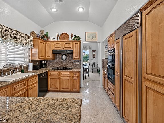 5th image of 8157 Round Hills Cir
