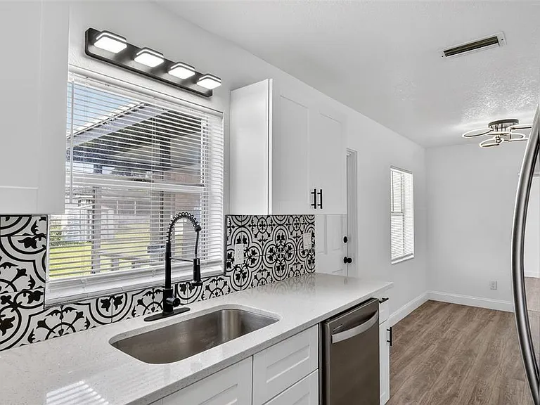 3034 Touraine Ave — Photo 26