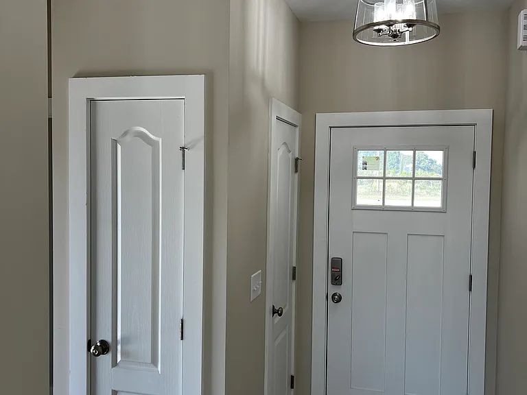 563 N Washington St — Photo 3