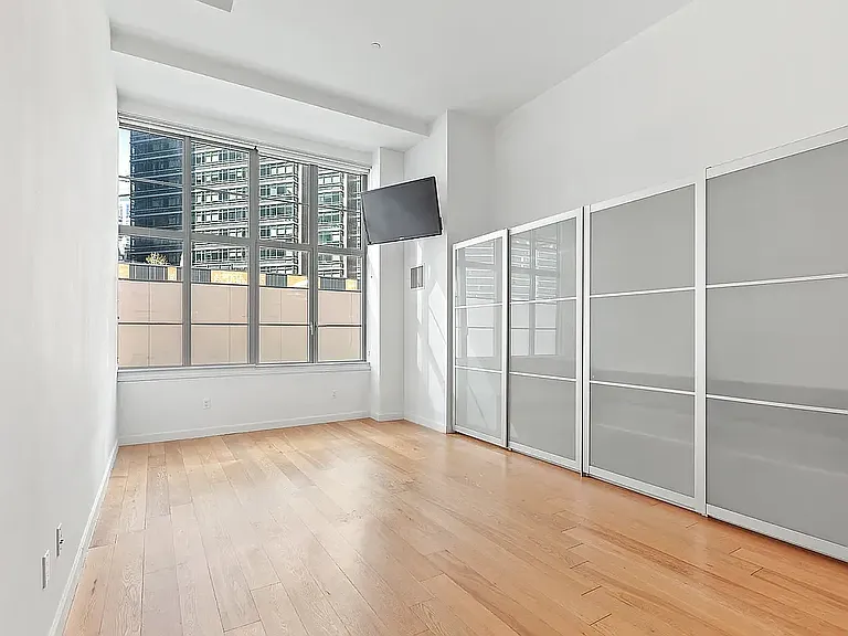 2728 Thomson Ave #200 — Photo 4
