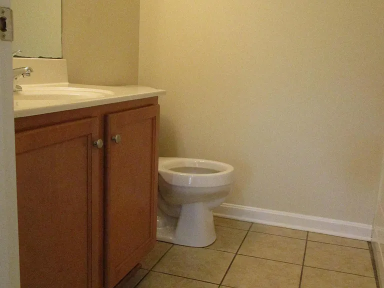 2501 Gladstone Cir #202 — Photo 9