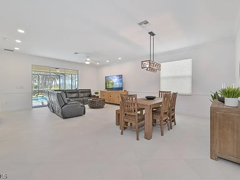 15550 Pascolo Ln — Photo 11