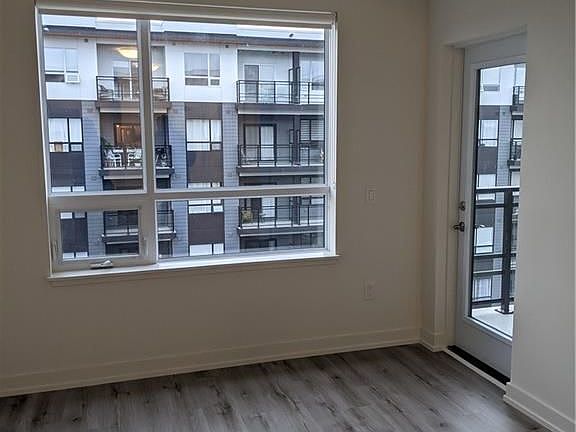 4th image of 247 Northfield Dr E #510