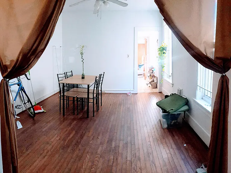1613 Fontain St — Photo 2