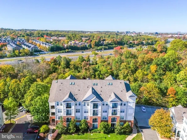11350 Aristotle Dr #7-302, Fairfax, VA 22030