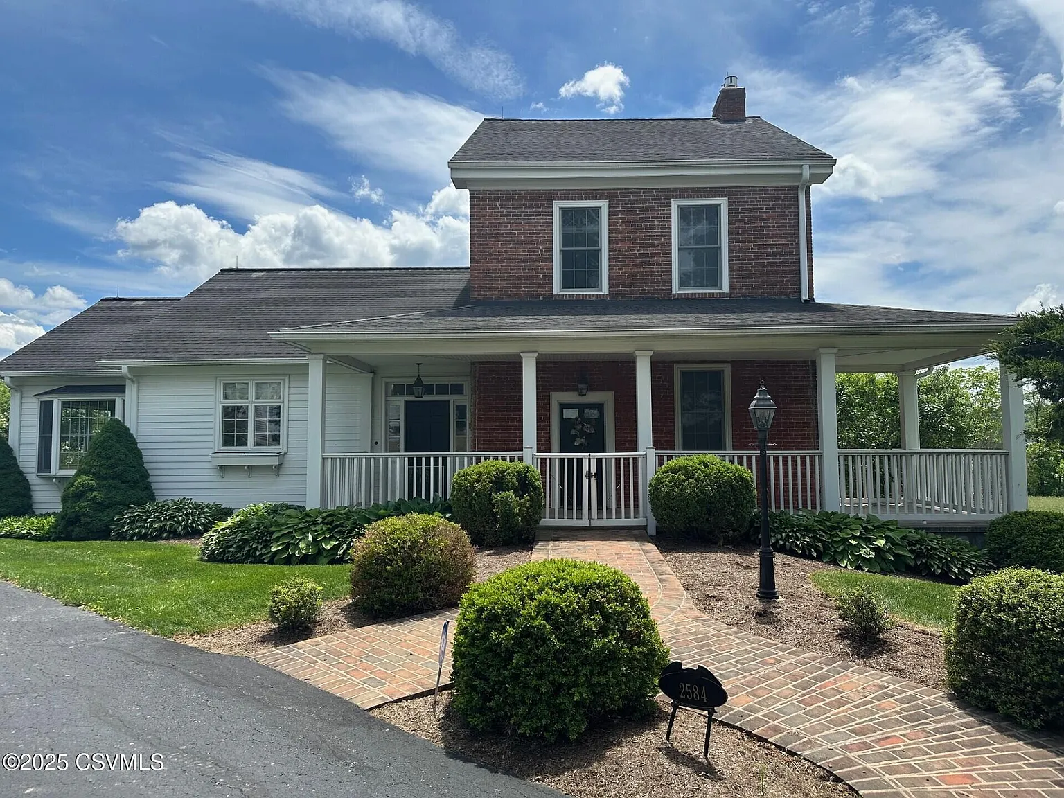 3 bed, 1500 sqft, $2,400 — Photo 1