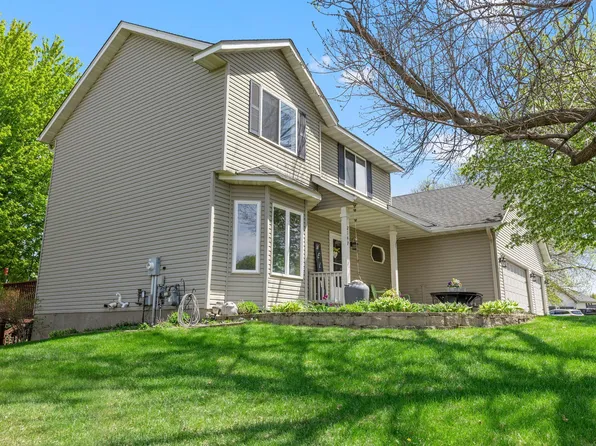 2147 Ponds Ct, Shakopee, MN 55379