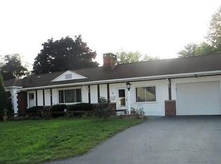 7 Perrin Dr, Rochester, NY 14622