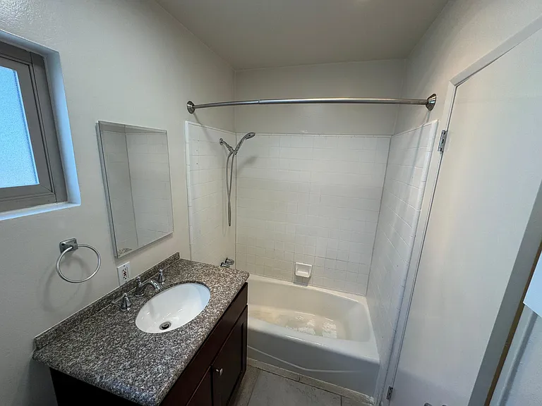 1905 Robinson St #C — Photo 23