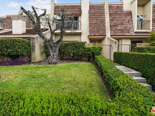 18425 Collins St Unit D, Tarzana, CA 91356