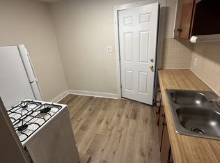 28 1/2 Prospect St APT 2R, Webster, MA 01570