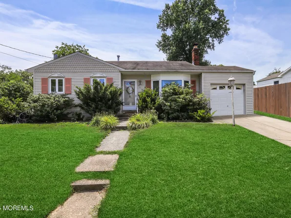9 Oakwood Drive, Hazlet, NJ 07730