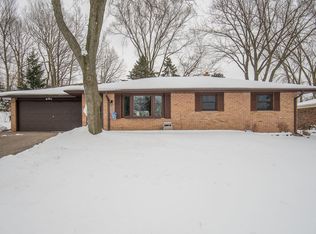 516 Oak Ter, Slinger, WI 53086