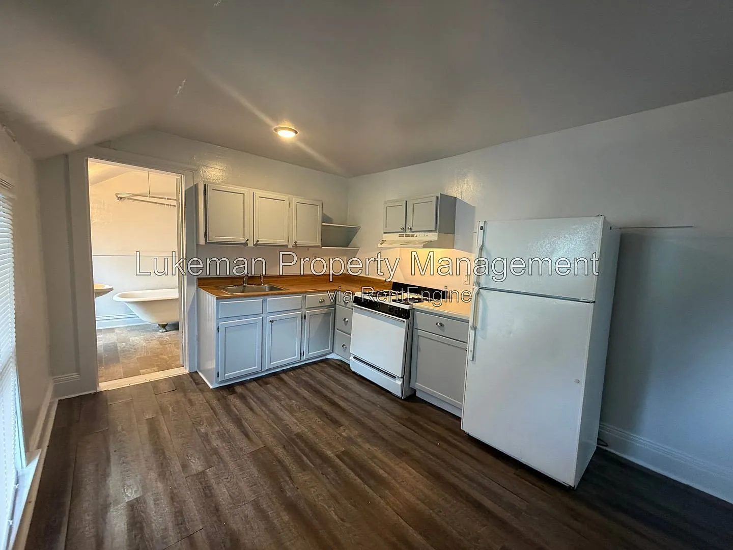 2 bed, 1.0 bath, $980 — Photo 2