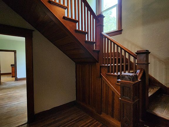 5th image of 401 Fairburn St