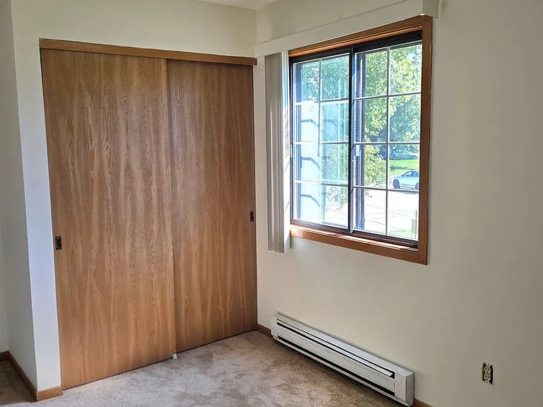 S69W15132 Cornell Cir — Photo 8