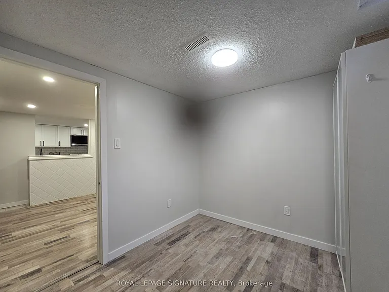 211 Glen Hill Dr #LOWER — Photo 13