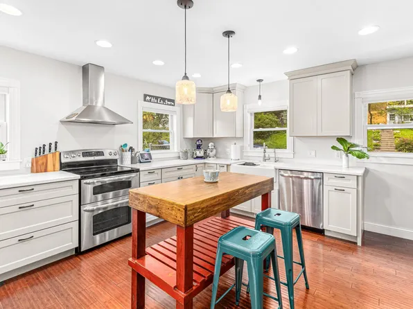 447 4th St S, Bayport, MN 55003