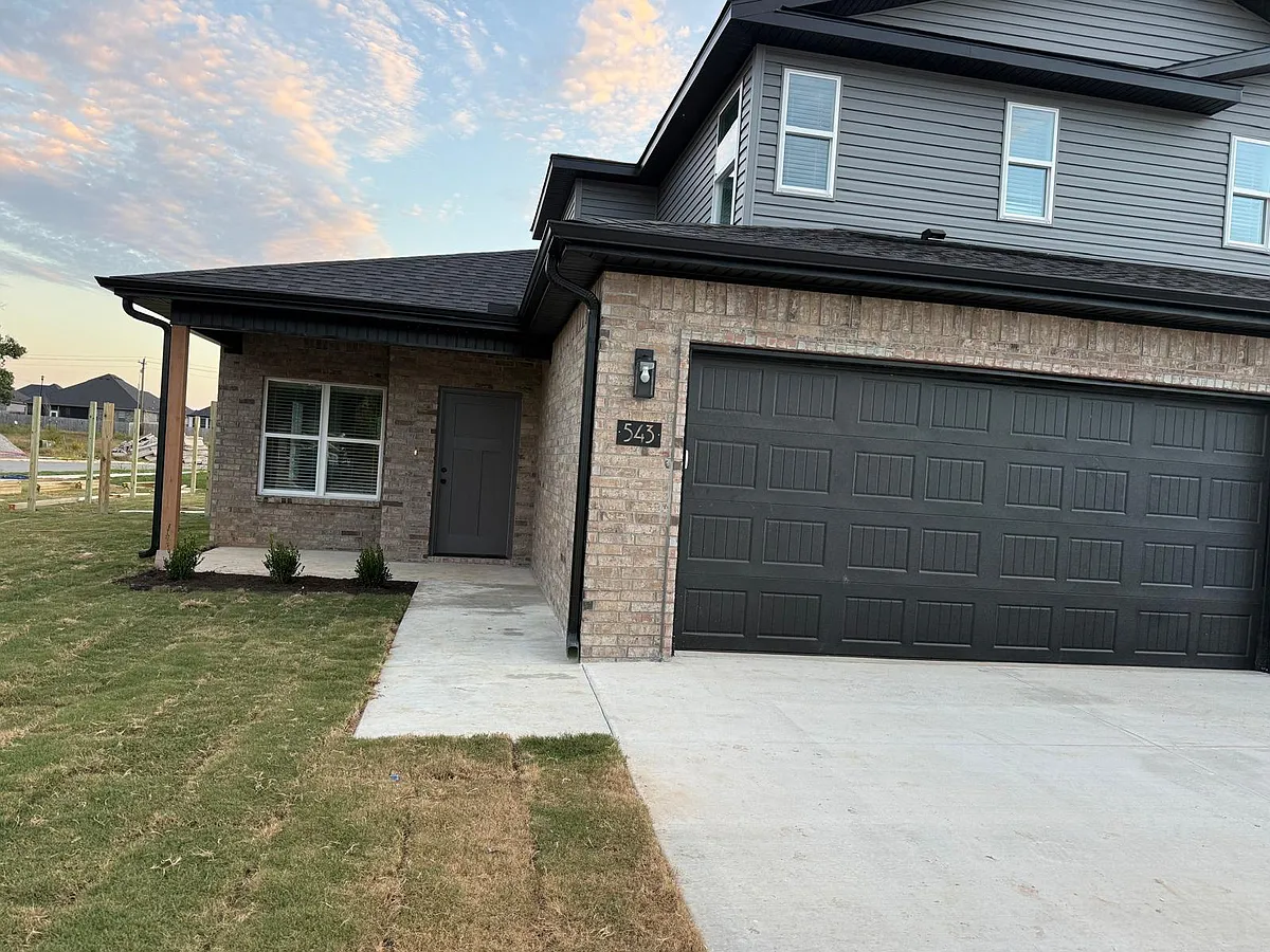 Building Photo - 543 Cosmos St