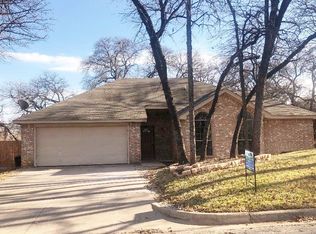 704 Oak Park Dr, Azle, TX 76020