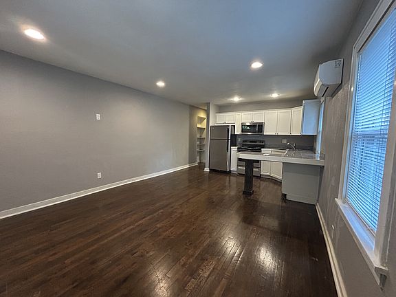 4th image of 833 E 21st Ave #2W