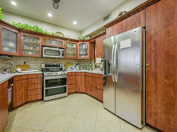 4th image of 1221 Avenue P