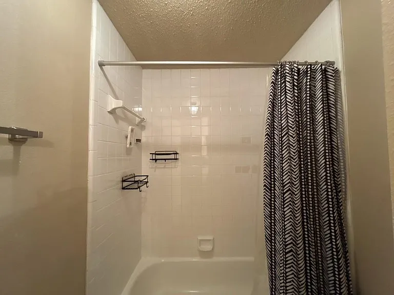 2412 Amber Hill Ln — Photo 30