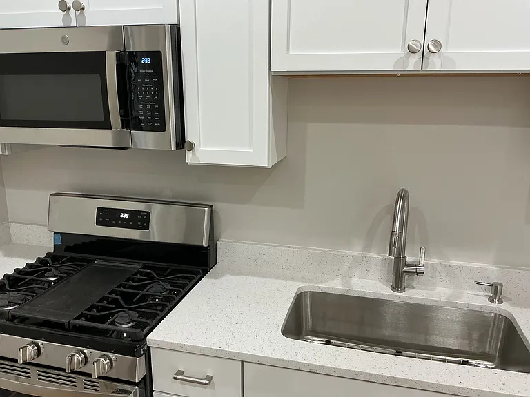 2146 W 21st St #1 — Photo 8