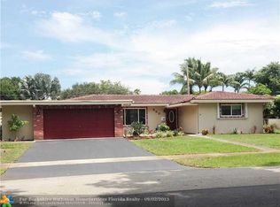 860 Petunia Dr, Plantation, FL 33317