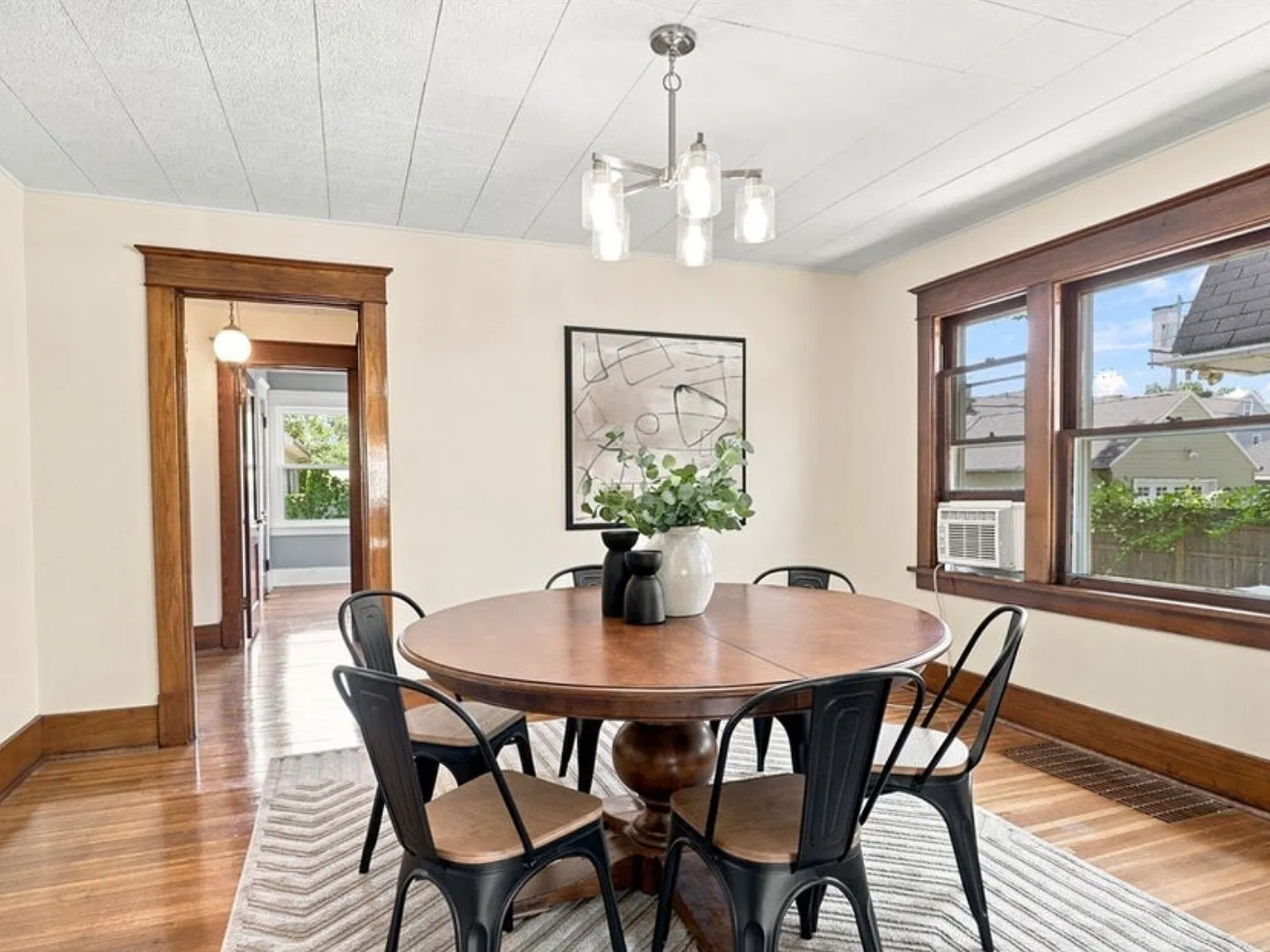 3 bed, 1.5 bath, 1557 sqft, $2,200 — Photo 3
