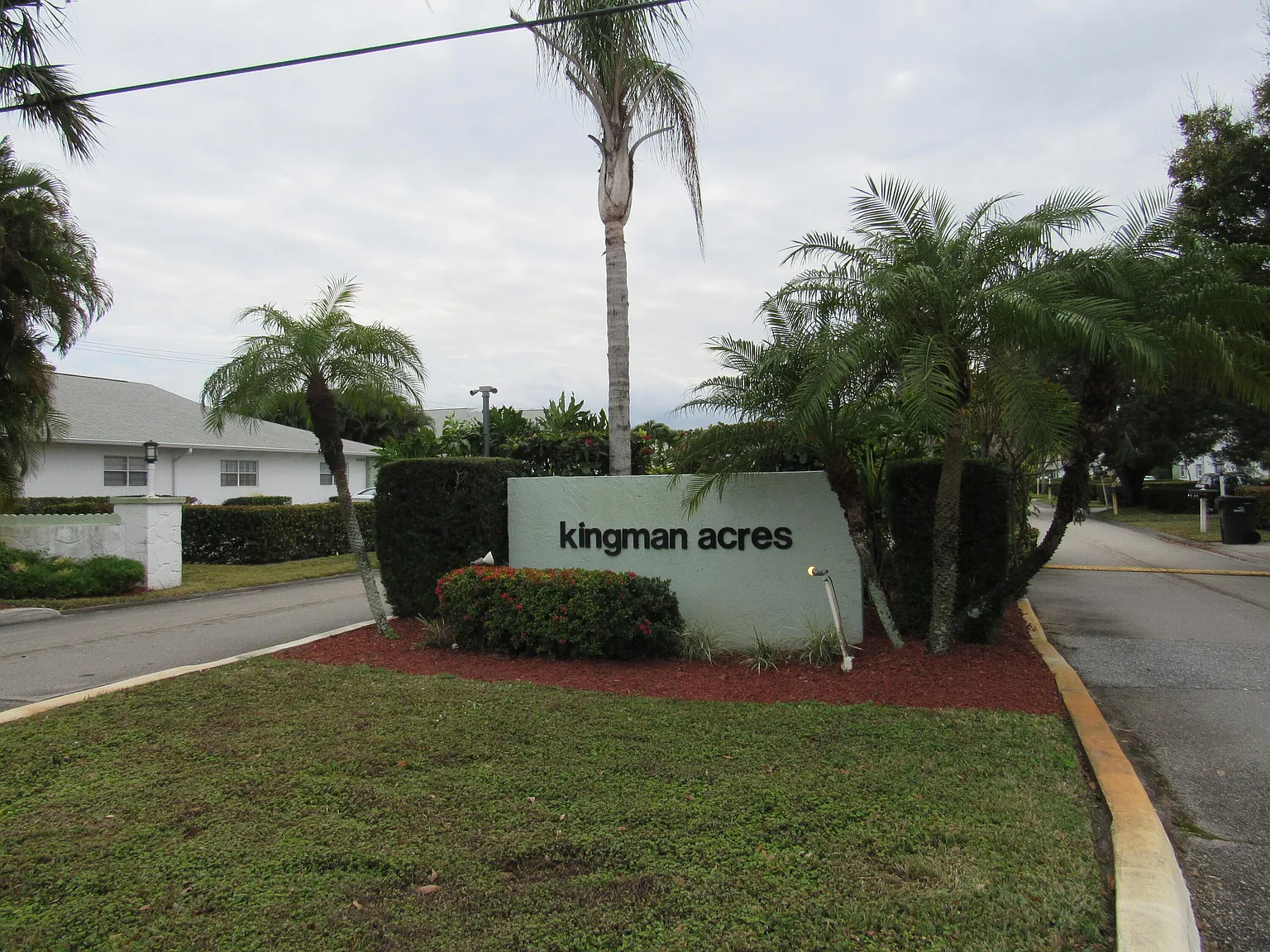 3 bed, 2.0 bath, 1076 sqft, $2,000 — Photo 1