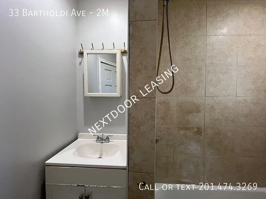33 Bartholdi Ave — Photo 4