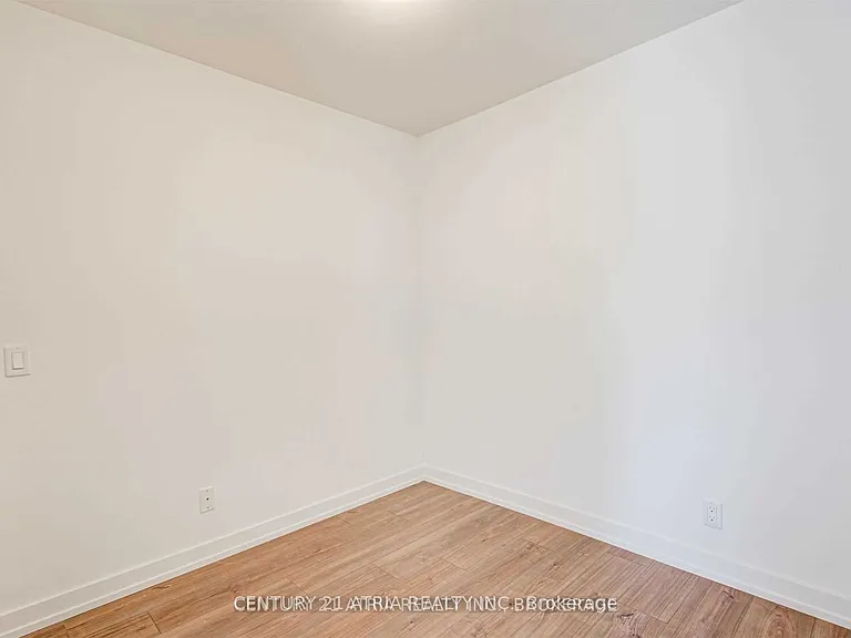 203 College St #512 — Photo 17