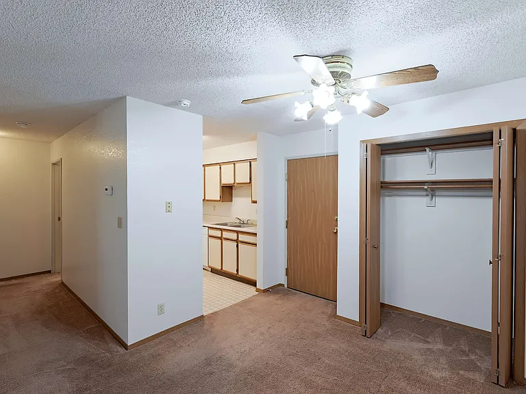 Cambridge Apartments — Photo 60
