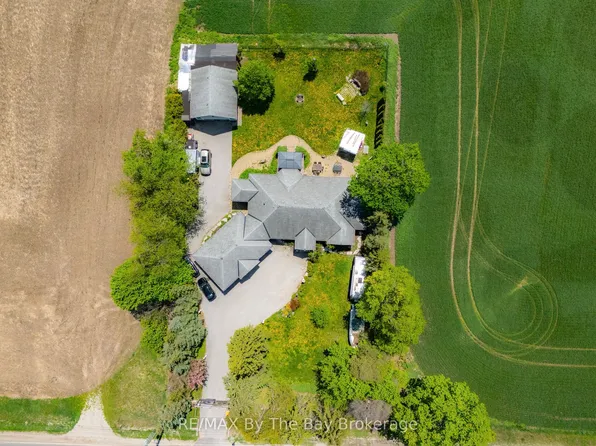 2569 Lockhart Rd, Innisfil, ON L9S 3G2