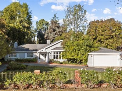 23051 Oxnard St, Woodland Hills, CA, 91367