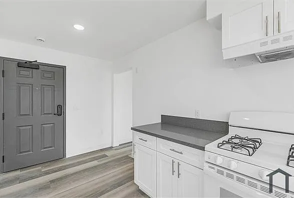 1 bed, $2,350 — Photo 2