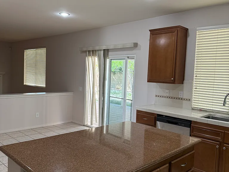 3045 W Newgrove St — Photo 6